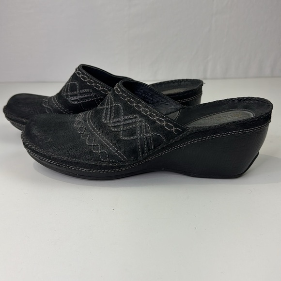 Clarks Artisan Women's Black Slip-On Wedge Shoes - Picture 5 of 11